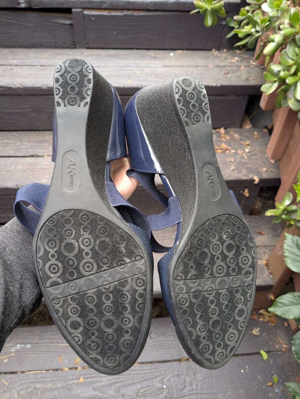 Anne Klein Sport - Navy Patent Mid Block Heel Wedge w/elastic straps, 9.5 - Picture 6 of 9